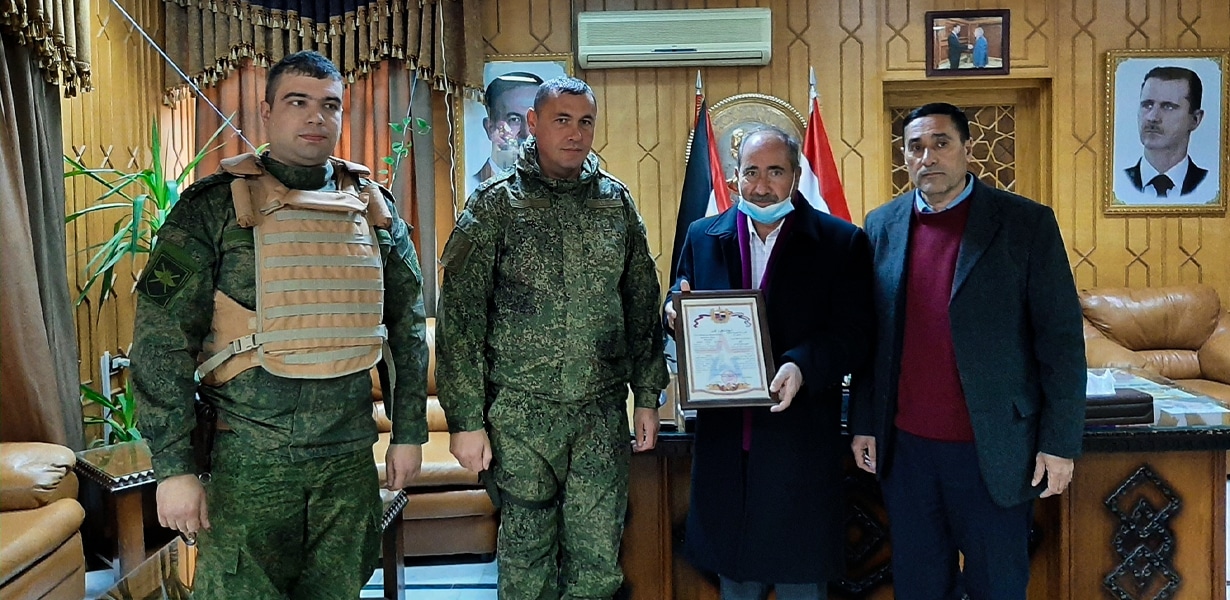 امين فرع حزب البعث في درعا مع الجنرال ألكسي الروسي