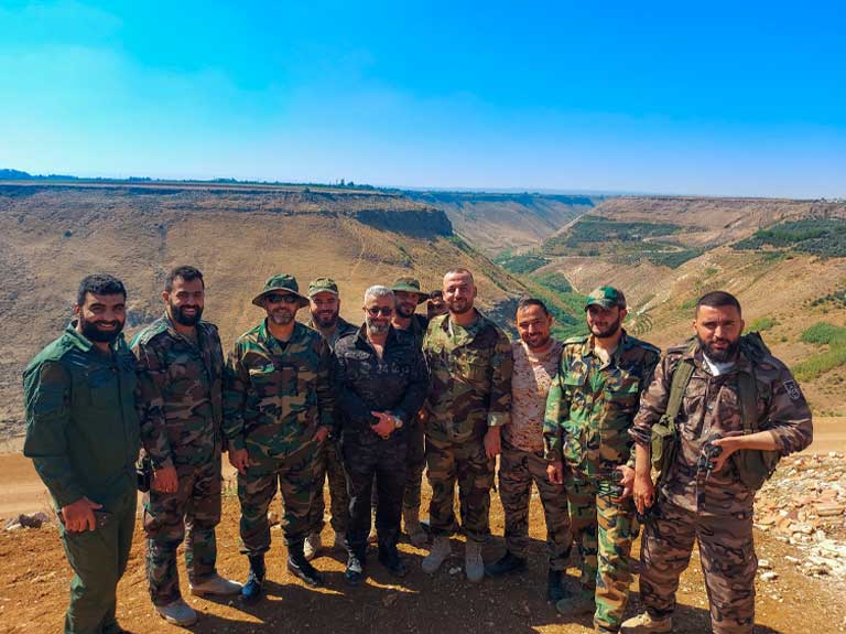 صورة لضباط الفرقة الرابعة في منطقة حوض اليرموك غربي درعا