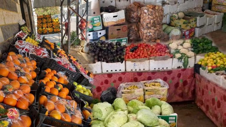محل جملة لبيع الخضروات والفواكه