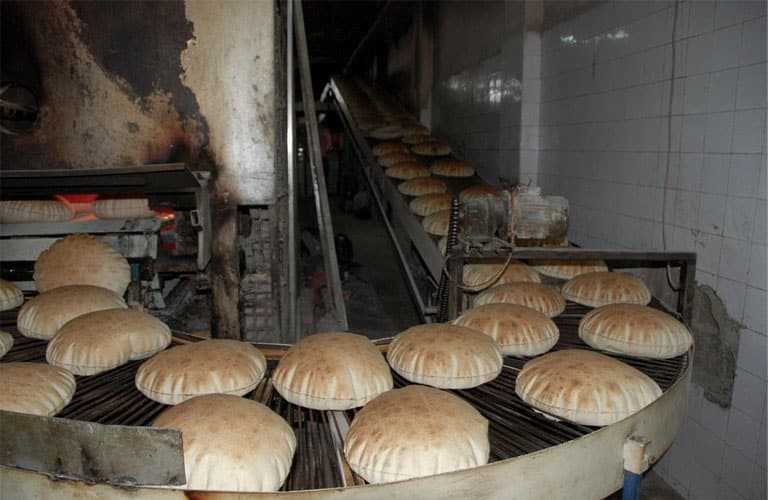 وزارة الاقتصاد تُخفض وزن ربطة الخبز إلى 1050 غرام