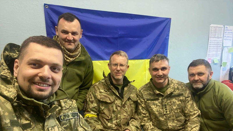 مفتي أوكرانيا مع بعض الجنود