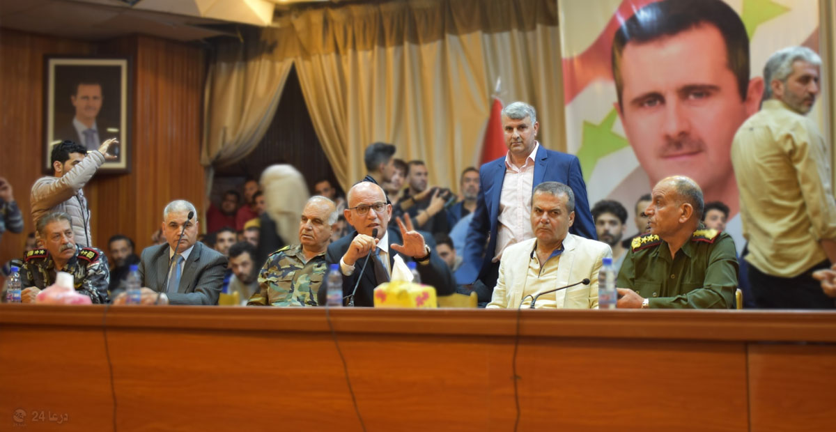 الصورة لمحافظ درعا ورئيس قسم الأمن العسكري وقائد الشرطة ومسؤولين آخرين بدرعا