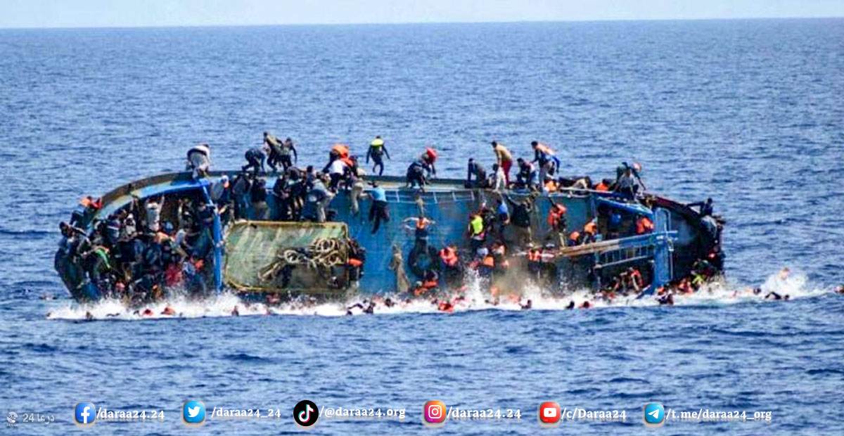 انقلاب سفينة للمهاجرين في البحر