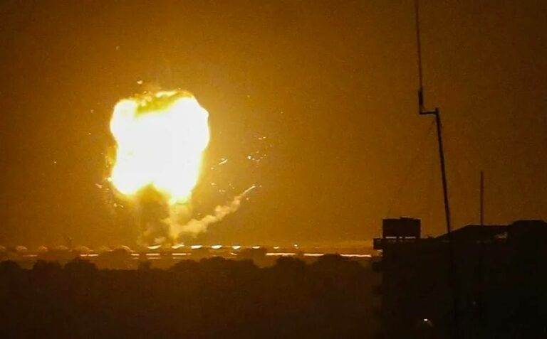 صورة أرشيفية من قصف إسرائيلي ليلى سابق للعاصمة دمشق