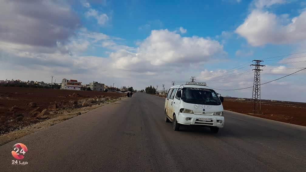 حافلة على أحد الطرقات في ريف درعا