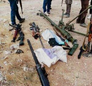 الأسلحة التي عثرت عليها الفصائل المحلية واللواء الثامن في حي طريق السد في درعا