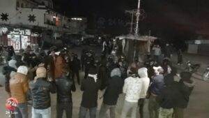 مظاهرة ليلية في مدينة داعل