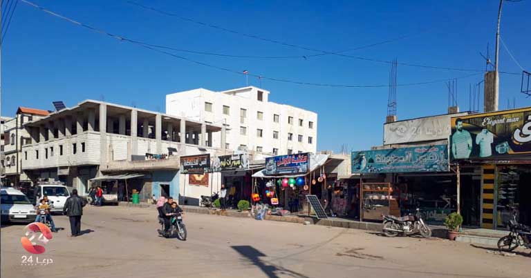 محلات على الشارع العام في مدينة نوى في ريف درعا الغربي