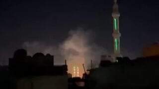 دخان متصاعد جراء القصف الإسرائيلي على محيط العاصمة دمشق