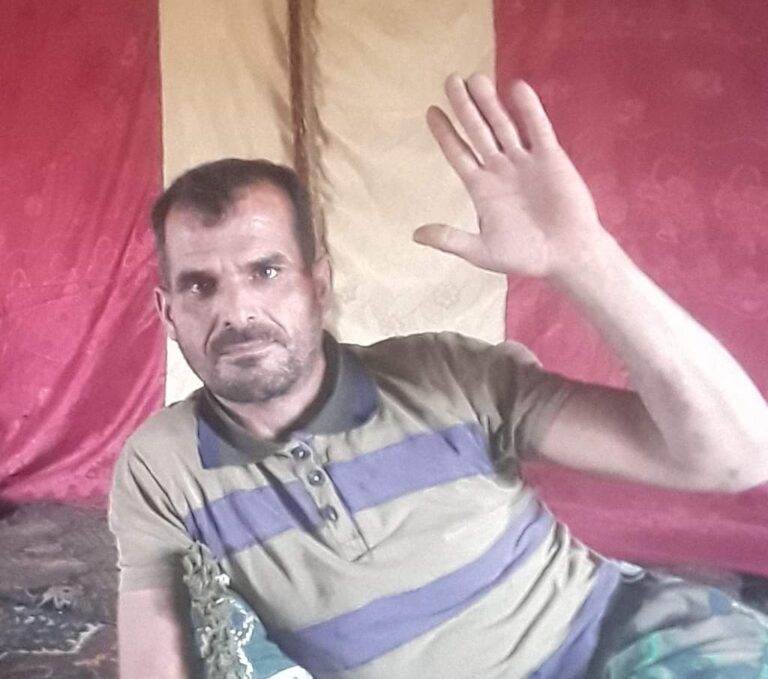 الشاب "ثليج الركب" من أبناء منطقة اللجاة