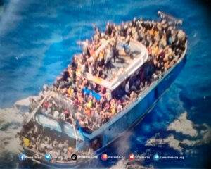 مصرع مالا يقل عن 79 مهاجراً وما يُقارب الـ 500 في عداد المفقودين، بعد غرق مركب قرب السواحل اليونانية