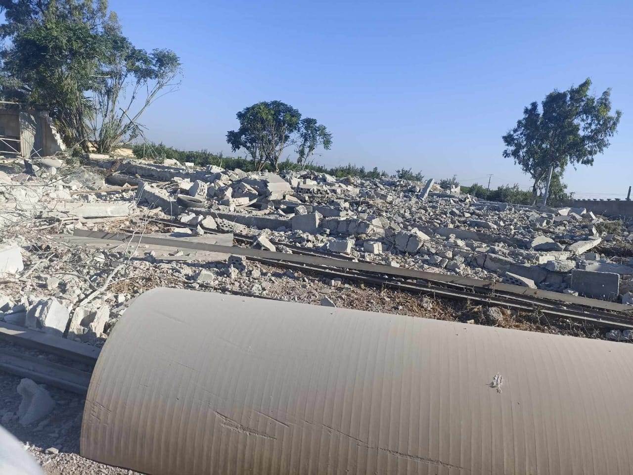 صور لبعض الأبنية التي تم تفخيخها وتفجيرها في السهول الجنوبية في مدينة طفس
