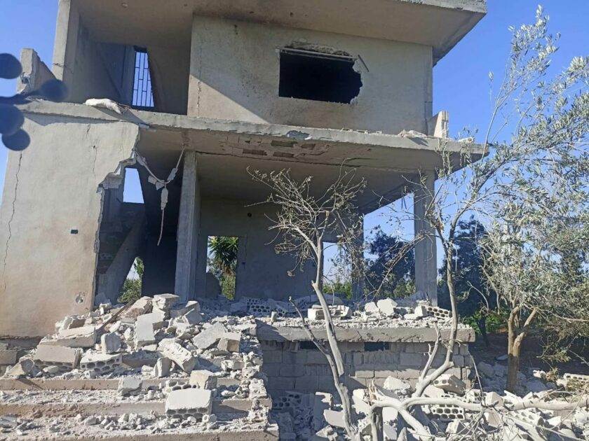 صور لبعض الأبنية التي تم تفخيخها وتفجيرها في السهول الجنوبية في مدينة طفس