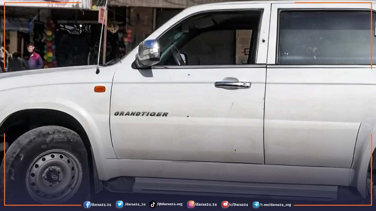 سيارة الشرطة التي تم استهدافها قي مدينة نوى في ريف درعا الغربي