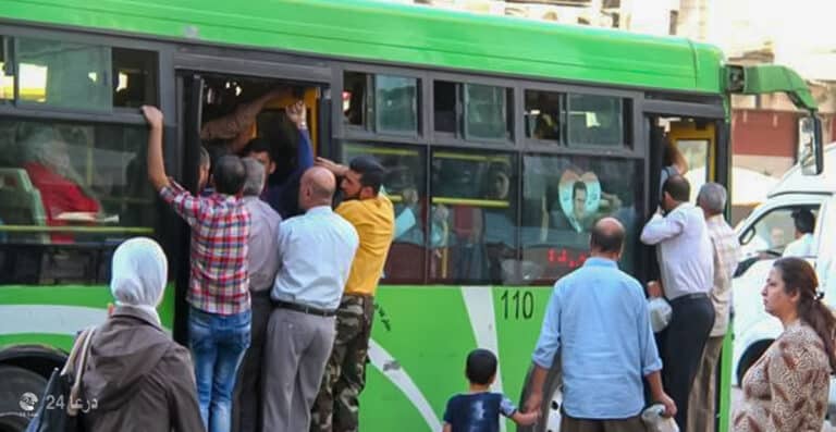 من حافلات النقل الداخلي