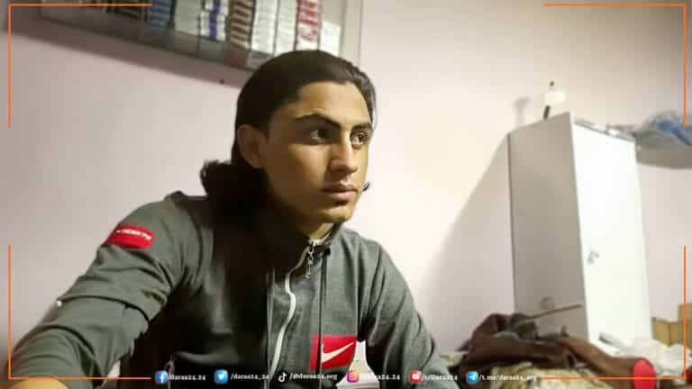 مقتل الشاب المُقعد سامر الليتيم المقداد أثناء مداهمة منزله من قبل عناصر من اللواء الثامن