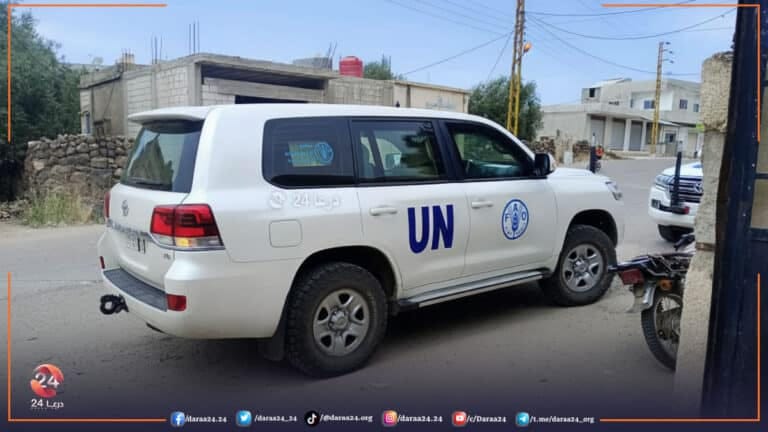 سيارة للامم المتحدة في بلدة معربة في الريف الشرقي من محافظة درعا
