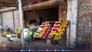 محل لبيع الخضروات والفواكه في مدينة الحراك في ريف محافظة درعا الشرقي