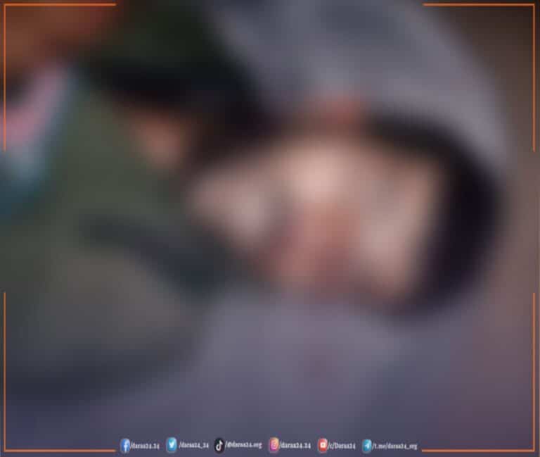 صورة جثة الشاب التي تم العثور عليها على الطريق الواصل بين بلدتي تل شهاب واليادودة في الريف الغربي من محافظة درعا.