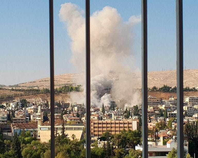 غارتان إسرائيليتان تستهدفان مباني في العاصمة وضواحيها.
