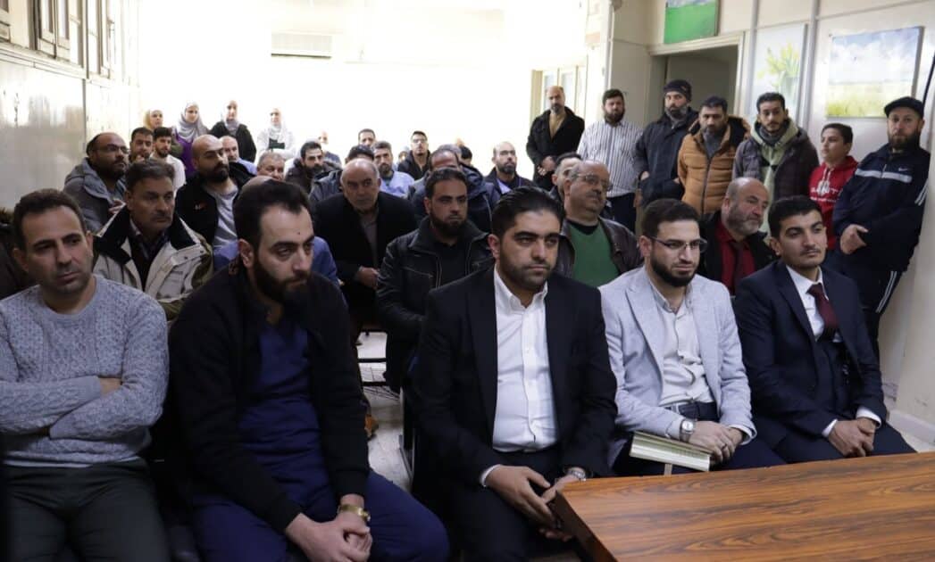 وزير الصحة مع مدير الصحة ومدير مشفى درعا .jpg2 .jpg3