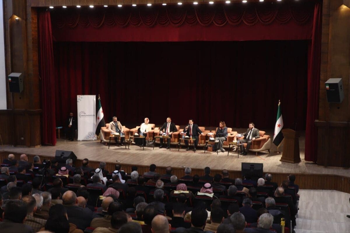 من الجلسات الحوارية في مدينة إدلب اليوم، 18 شباط 2025