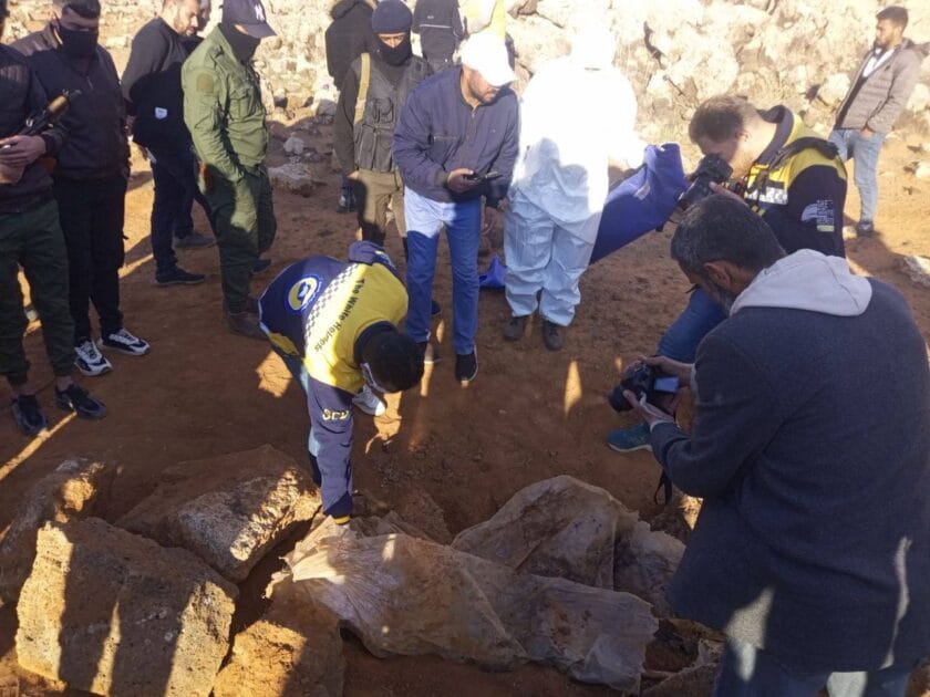 photo 5897800906085352776 y