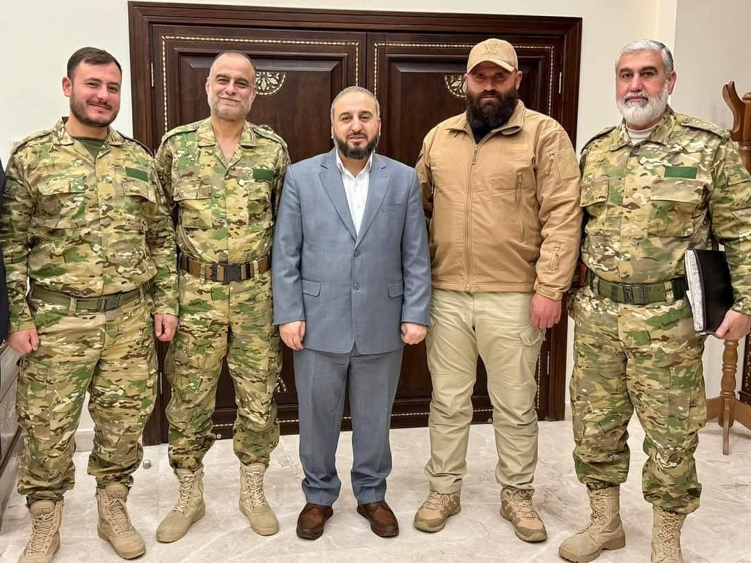 وزير الدفاع برفقة ضباط من درعا