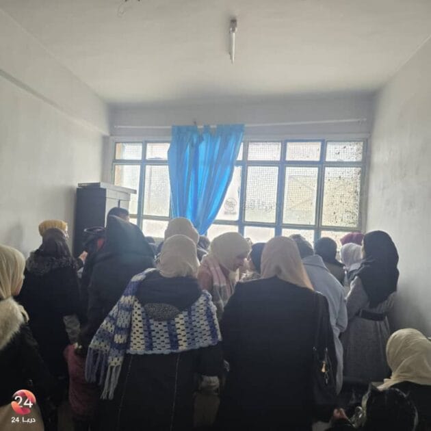 ازدحام شديد في مراكز إحصاء المعلمين في درعا واستياء واسع من قصر المدة المحددة للتسجيل 49 ازدحام شديد في مراكز إحصاء المعلمين في درعا واستياء واسع من قصر المدة المحددة للتسجيل