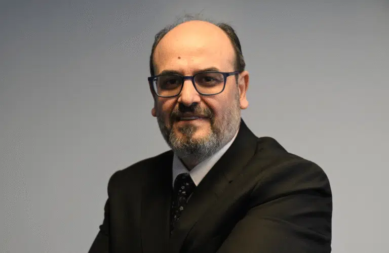 الصحفي علي عيد من مدينة بصرى الشام بريف محافظة درعا الشرقي.