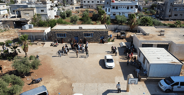 محافظة درعا تستقبل نحو 200 عائلة من عشائر البدو 1 مركز إيواء في بلدة ناحتة شرقي درعا