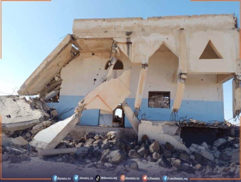 منزل مهدّم في قرية الشومرة في منطقة اللجاة بريف درعا
