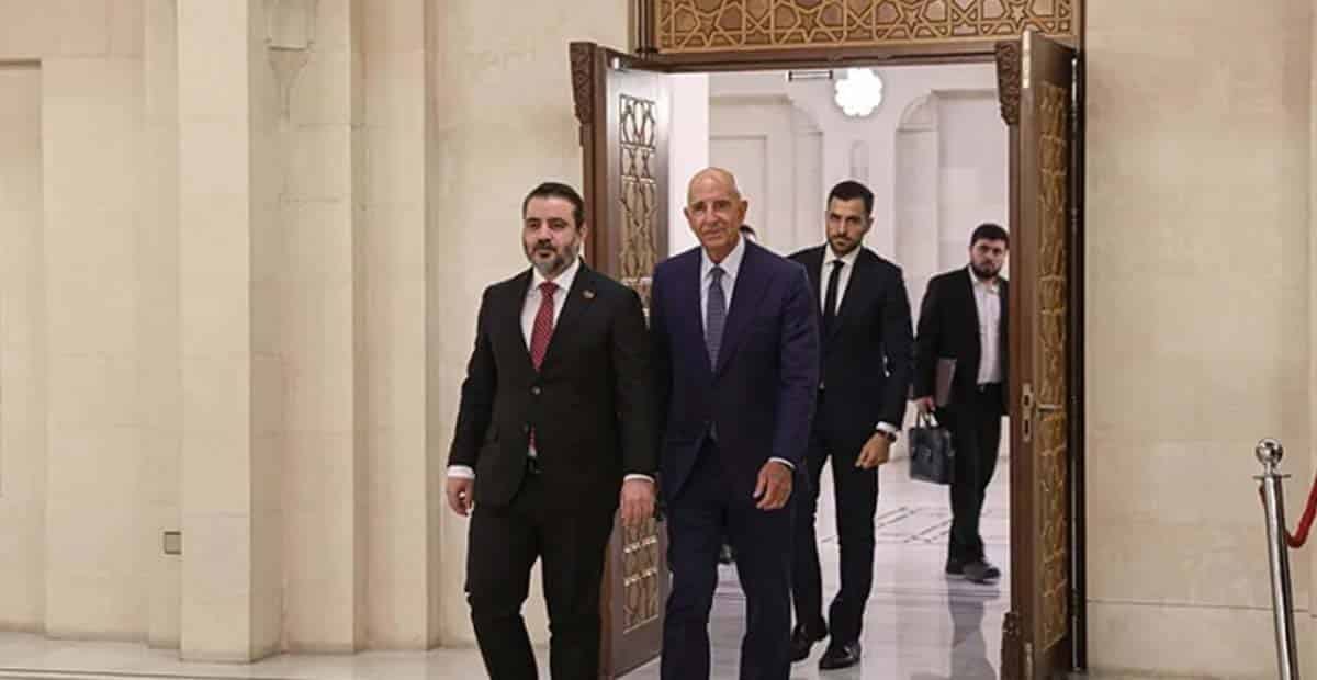 وزير الخارجية السوري والمبعوث الأمريكي توم برّاك