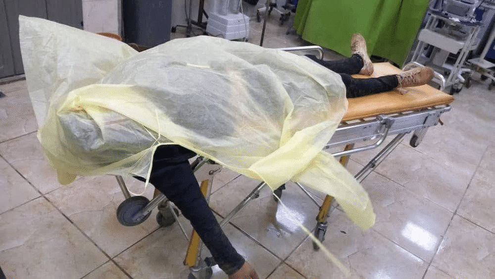 جثمان اليافعة بعد نقلها إلى المشفى الوطني