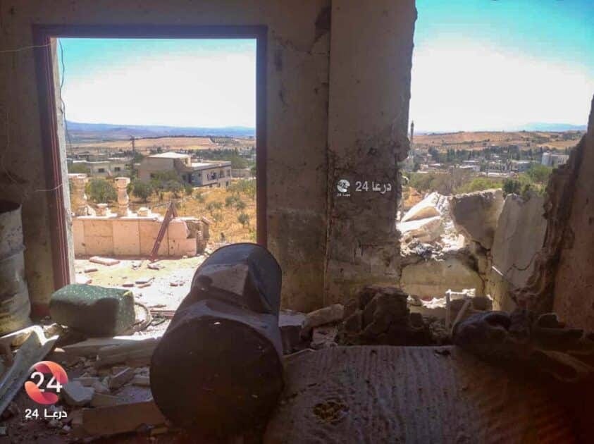 صور خاصة تُظهر المنزل الذي قصفه جيش الاحتلال الإسرائيلي بعد منتصف الليل في قرية طرنجة بريف القنيطرة الشمالي، ما أدى إلى ارتقاء الشاب "رامي غانم".