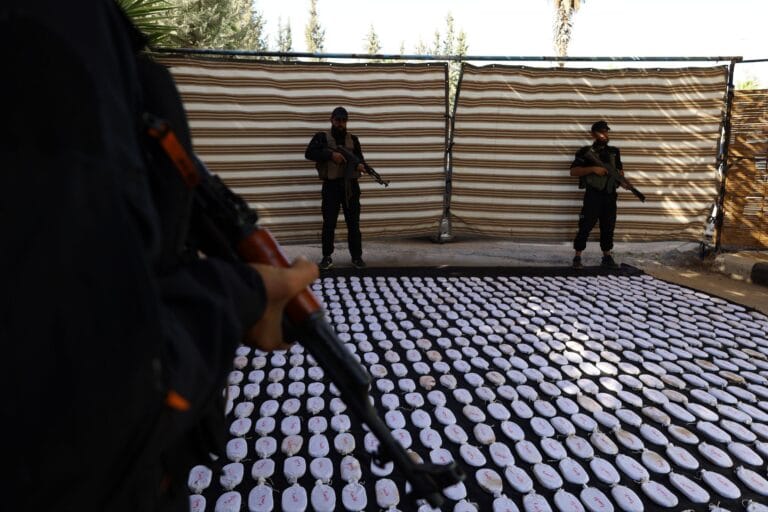 وزارة الداخلية: ضبط 118 كيلوغراماً من الحشيش المخدر بريف درعا الشرقي 3 وزارة الداخلية: ضبط 118 كيلوغراماً من الحشيش المخدر بريف درعا الشرقي