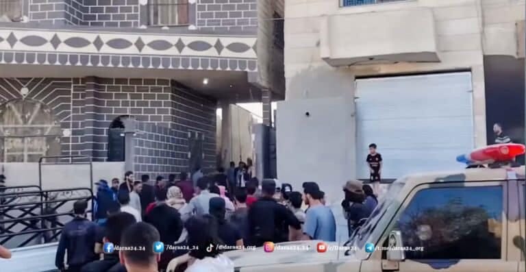ارتقاء مواطن وإصابة أبنائه بانفجار في مدينة إنخل شمالي درعا