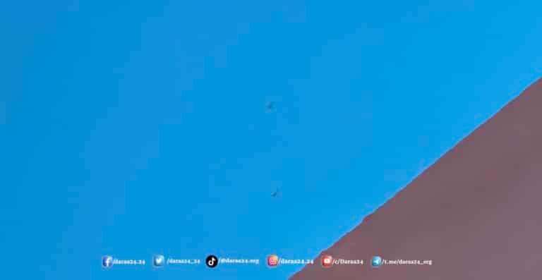 تحليق مروحيات للجيش السوري فوق أجواء محافظة درعا 8 تحليق طائرتين مروحيتين تابعتين للجيش السوري في أجواء محافظة درعا