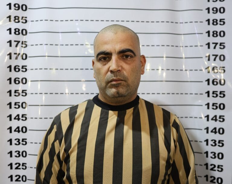 وزارة الداخلية: إحالة سامر أديب عمران إلى القضاء بعد القبض عليه في اللاذقية 6 وزارة الداخلية: إحالة سامر أديب عمران إلى القضاء بعد القبض عليه في اللاذقية