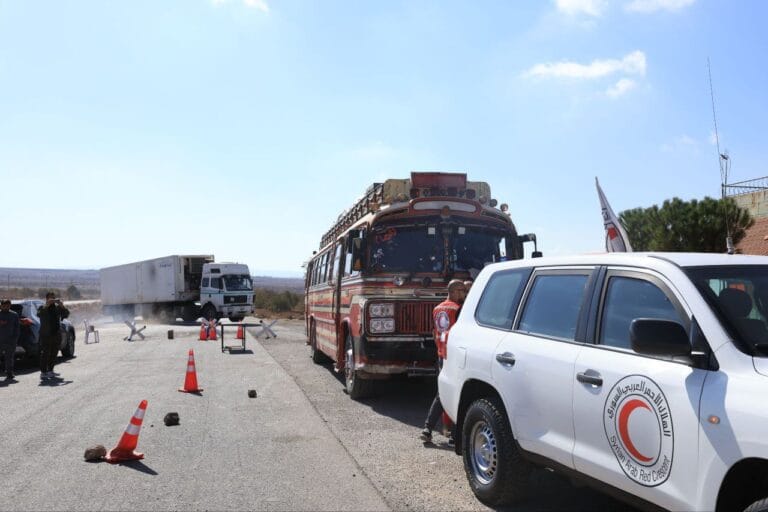 خروج دفعة جديدة من المدنيين عبر ممر المتونة في ريف السويداء الشمالي 1 خروج دفعة جديدة من المدنيين عبر ممر المتونة في ريف السويداء الشمالي