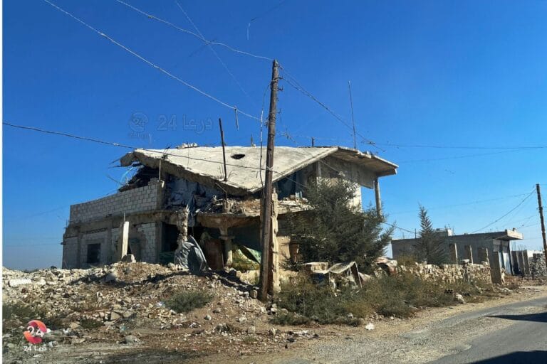 منزل مدمّر في مخيمات درعا المدينة. (15 أيول 2025)