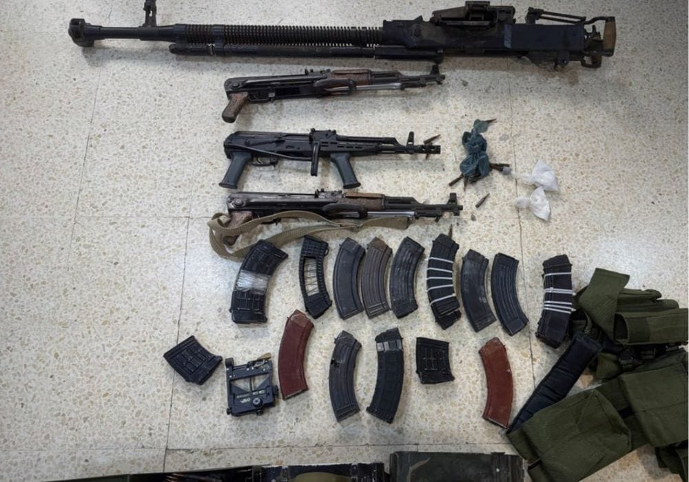 عملية أمنية شرقي درعا، وضبط أسلحة ومخدرات