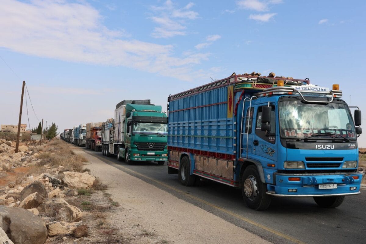 قوافل إغاثية وتجارية تصل إلى محافظة السويداء