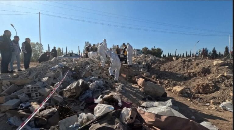 موقع المقبرة الجماعية في حي السحاري في مدينة درعا