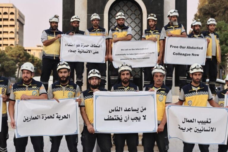 متطوعو الدفاع المدني يطالبون بالإفراج عن زميلهم حمزة العمارين من مدينة نوى