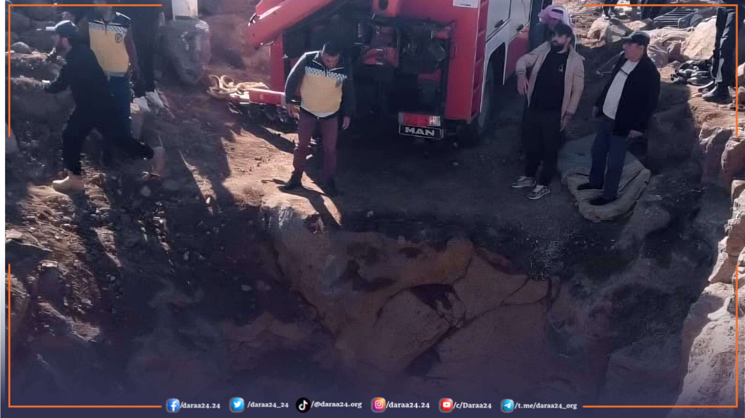 وفاة شاب وإصابة آخر أثناء بحثهما عن الذهب في اللجاة 1 الحفرة التي انهارت في قرية كوم الرمان scaled