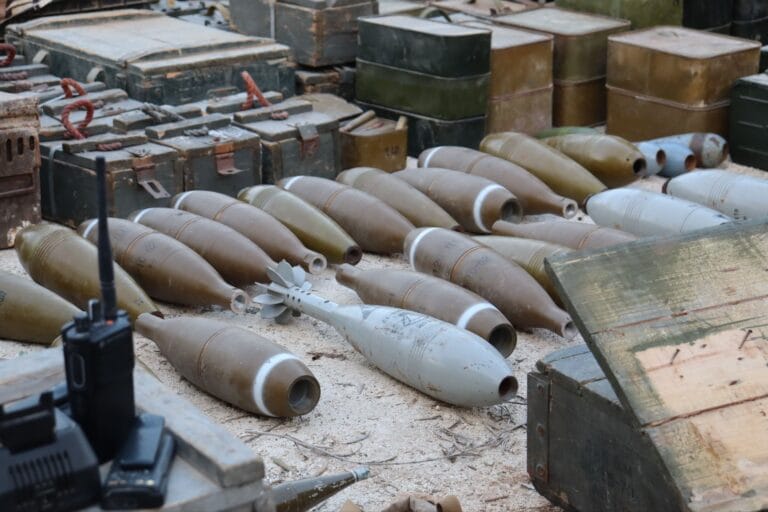 ضبط مستودعات أسلحة وذخائر في بلدة نصيب