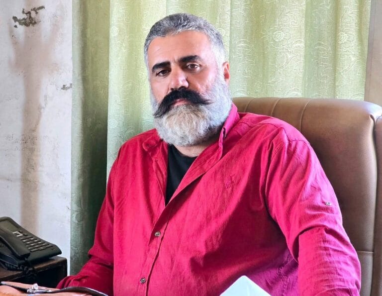 مقتل مواطن في السويداء بعد انتقادها فصائل مسلحة 1 الشاعر أنور فوزات الشاعر من قرية بوسان بريف السويداء