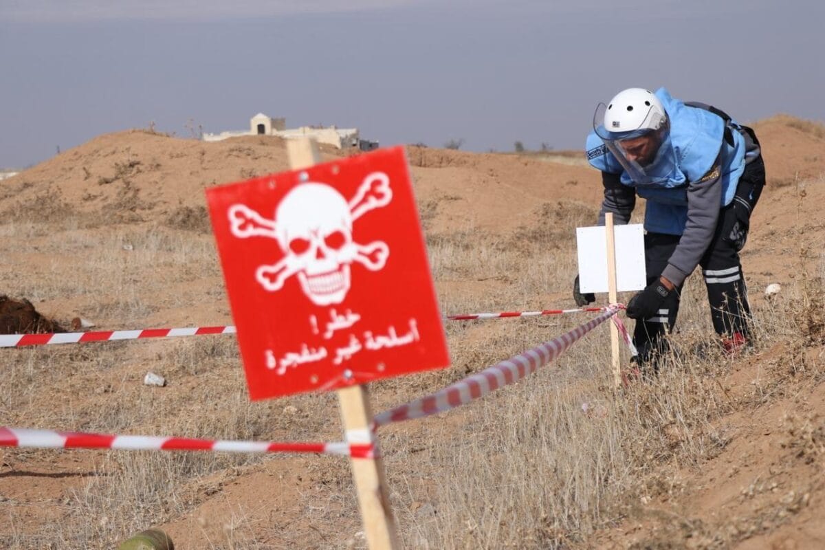 الدفاع المدني السوري تفكيك مخلفات الحرب