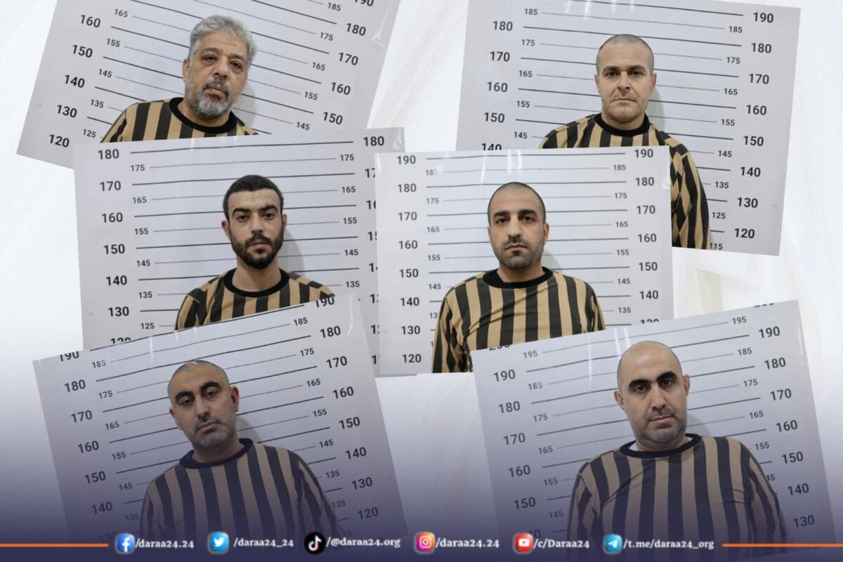 صور ستّة متورطين من فلول النظام من قرية قرفا وسط درعا. مصدر الصور: وزارة الداخلية السورية